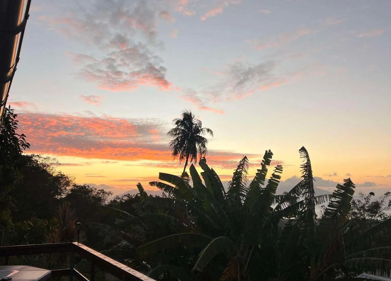 Willa Beauty Sunset Faaa